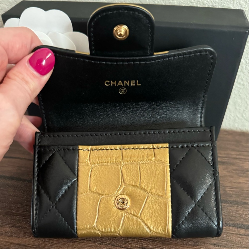 ❌SOLD❌CHANEL 2.55 Croc Embossed Lambskin Leather Flap Cardholder - Picture 4 of 9